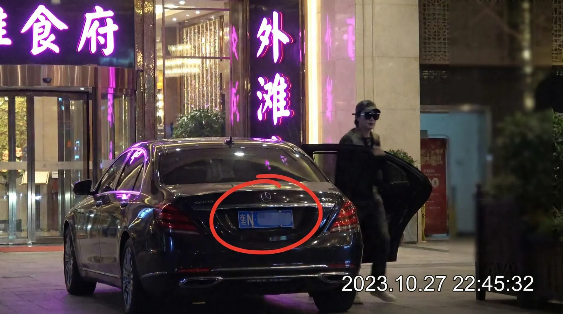 黑料51-黑料51高清播放~黑料51独家资源站 - 豪车餐厅外偷拍